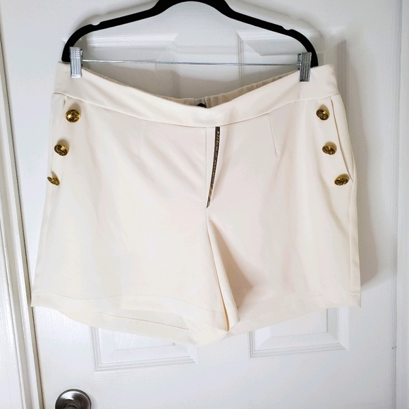 Pants - 🌻4 for $25🌻NEW Plus Size Off White Shorts 3X